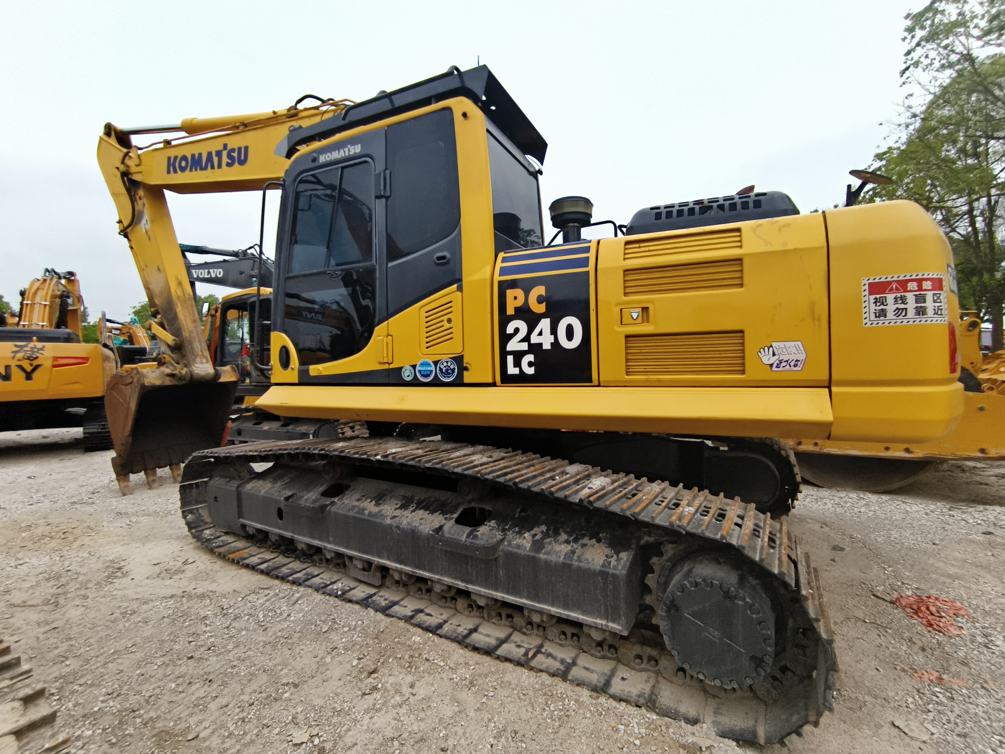 KOMATSU PC240LC-8N1
