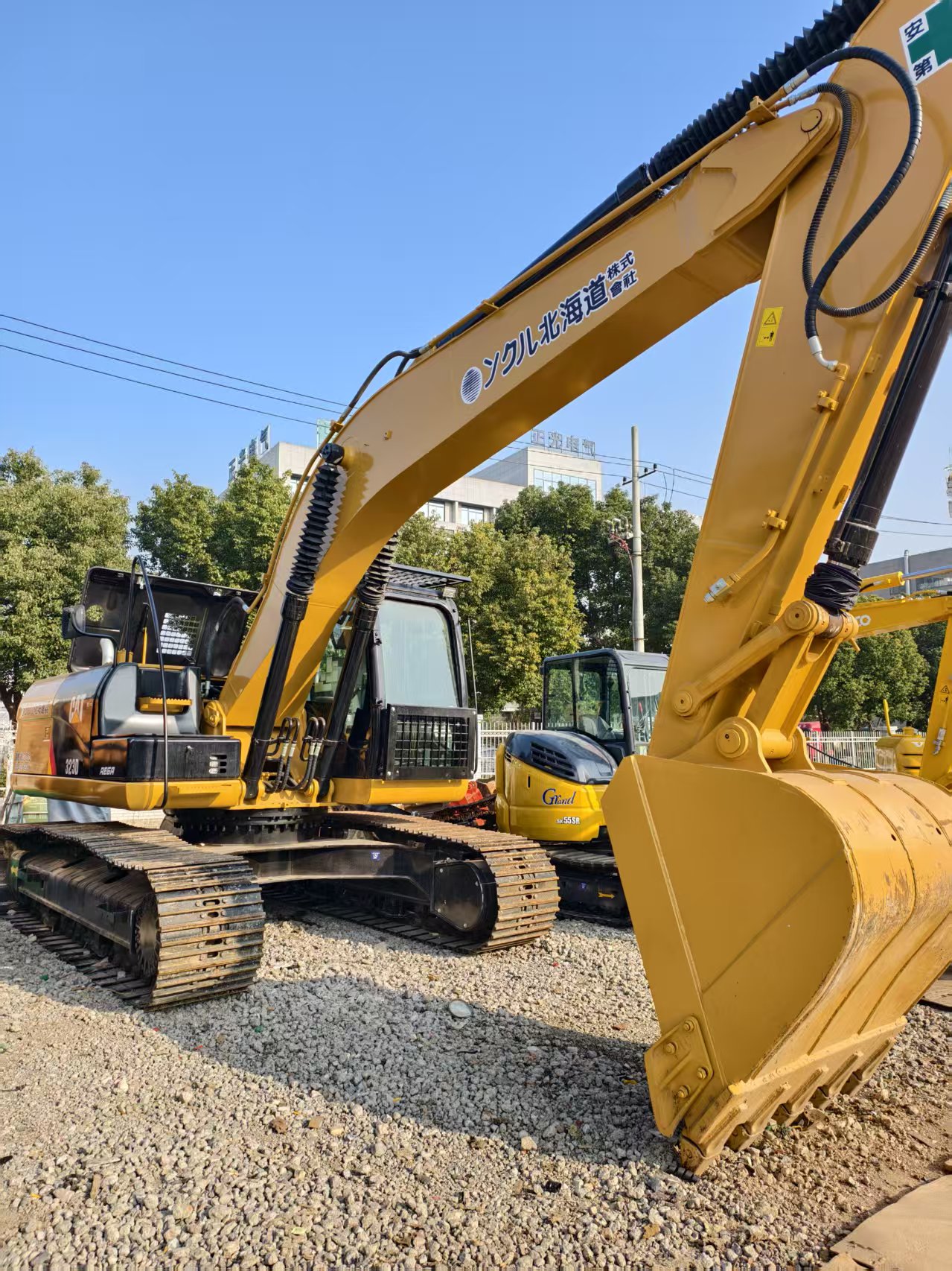 CAT 323D
