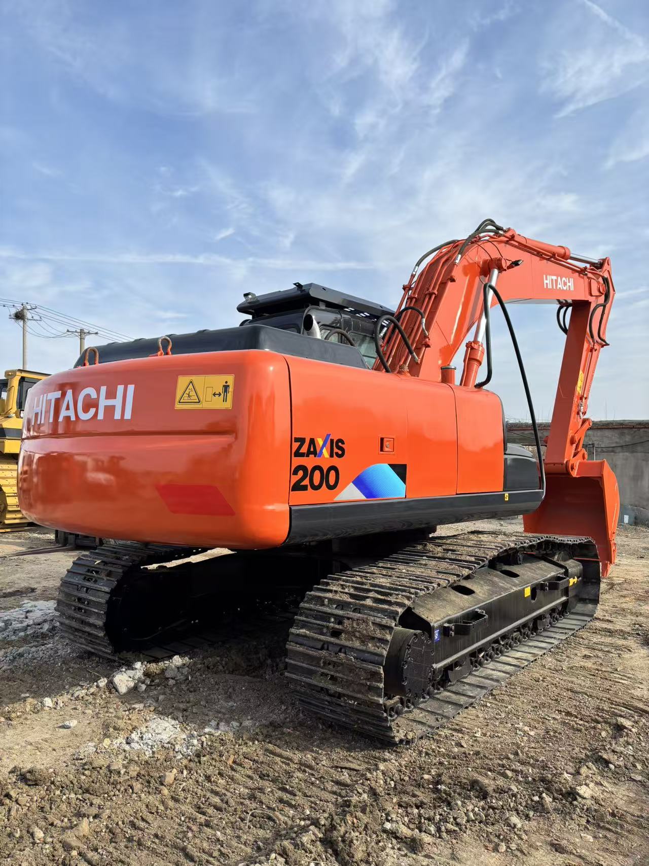 HITACHI ZX200